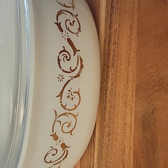 Pyrex Empire Scroll Vintage Casserole Dish With lid - Picture 2 of 16